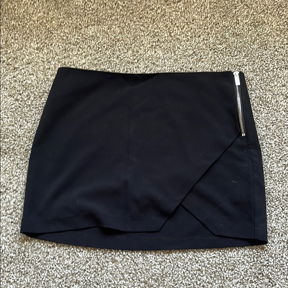 Guess Black Mini Skirt with Zipper Detail